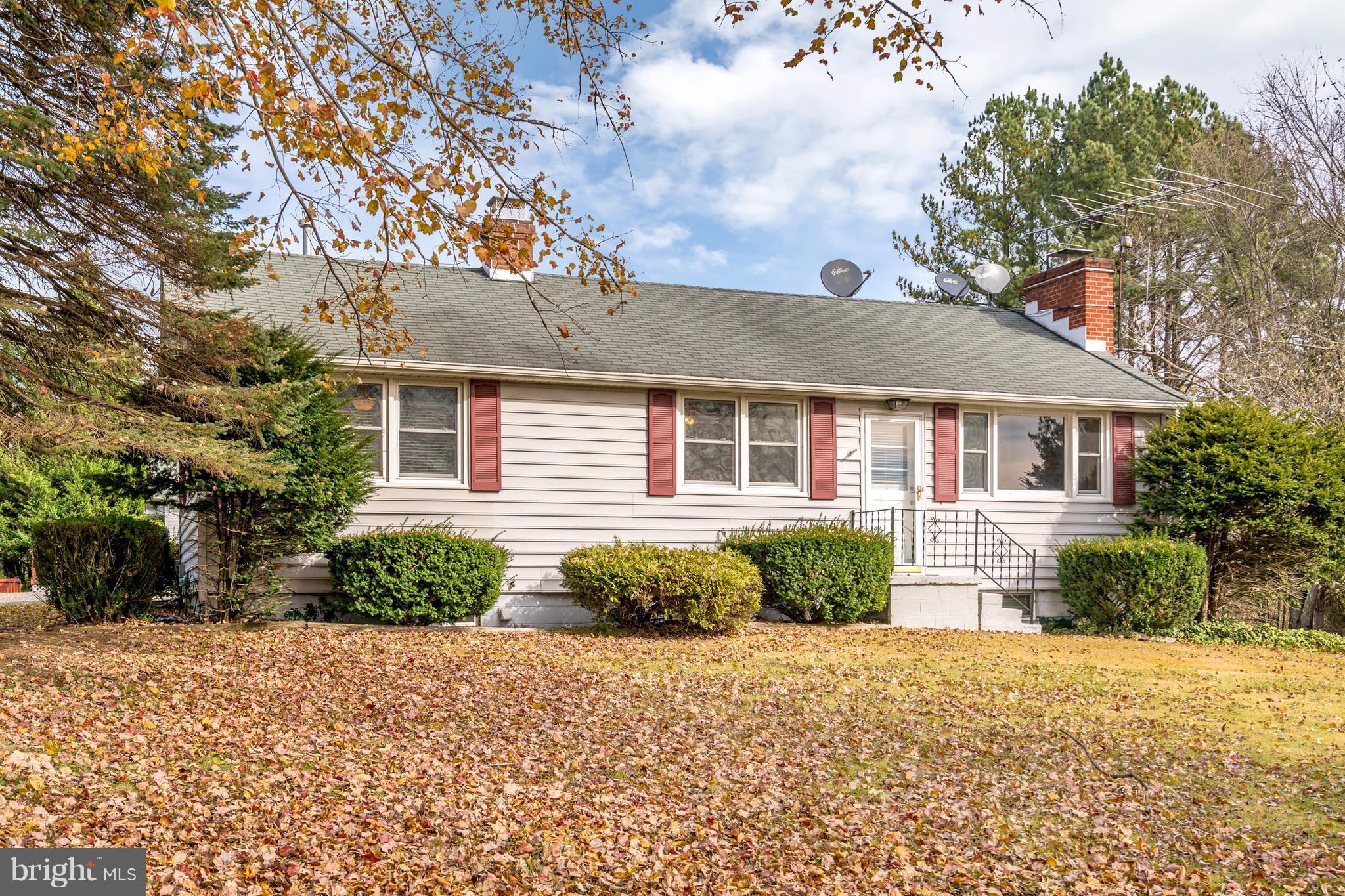 5 Bear Oak Road Castleton, VA 22716 - Photo 2 of 28 Main House Front Entrance
