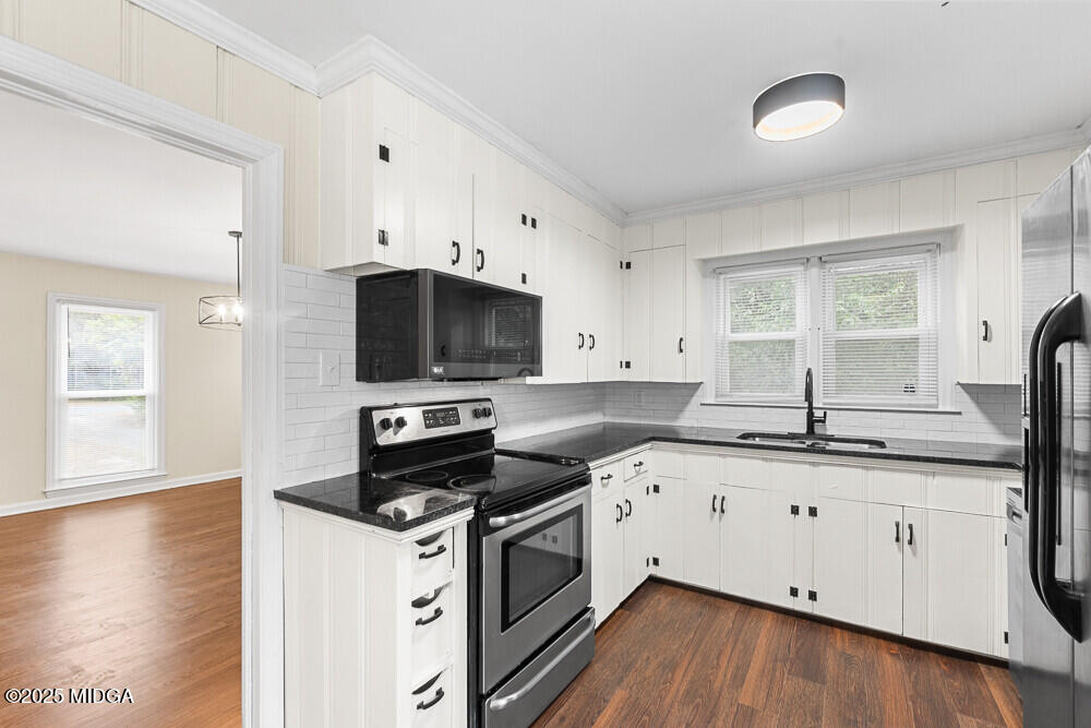 127 Edna Place Warner Robins, GA 31093 - Photo 8 of 26 a kitchen with a sink a stove and cabinets
