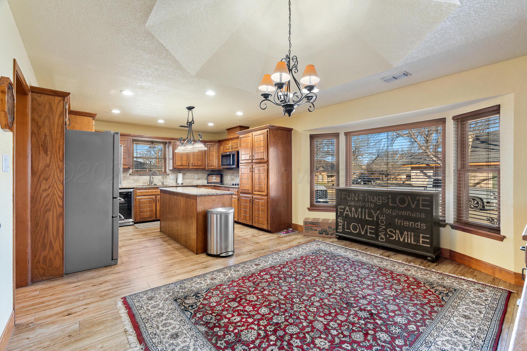 215 Somerset Street Borger, TX 79007 - Photo 8 of 36 Borger -05