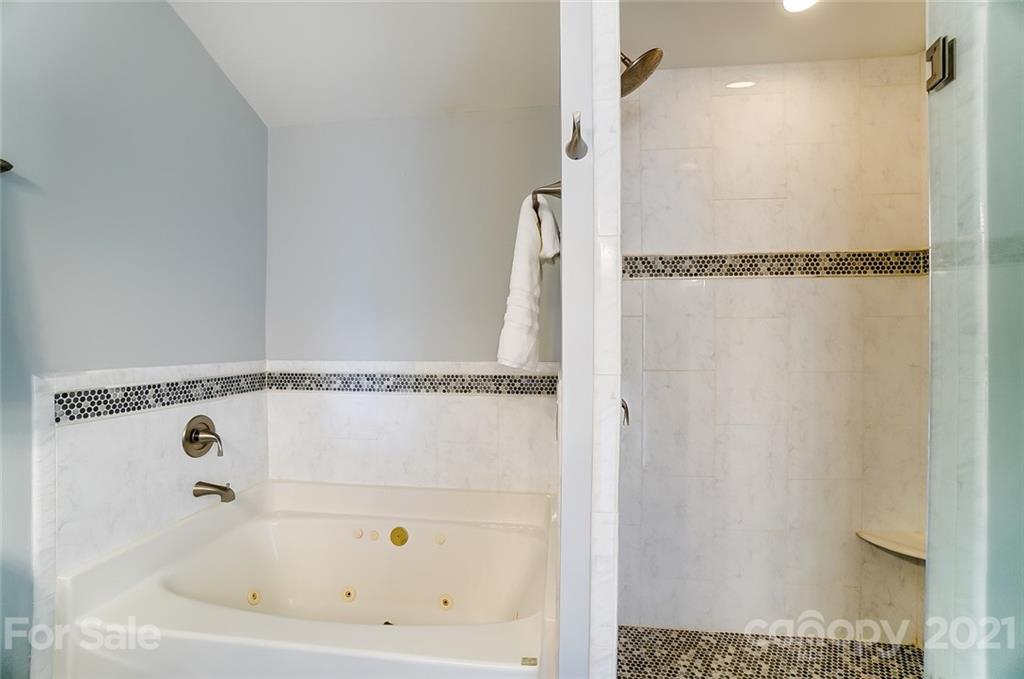 1342 Torrence Circle Davidson, NC 28036 - Photo 21 of 39 a bathroom with a bathtub
