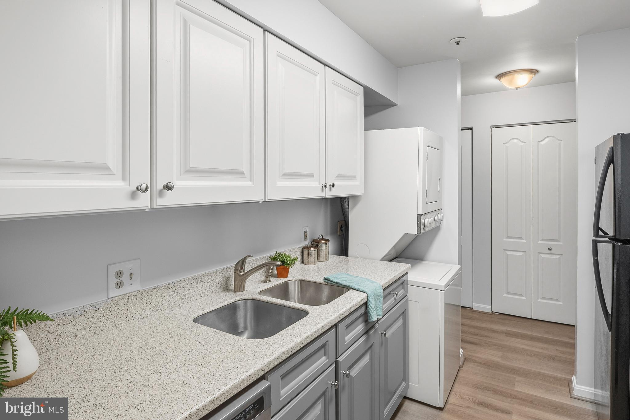 8390 Montgomery Run Road, Unit E Ellicott City, MD 21043 - Photo 12 of 26 Kitchen (alt view)