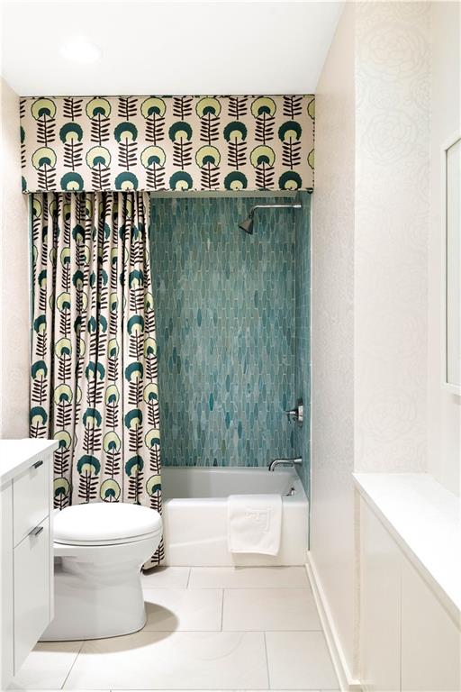 1640 Winterthur Close Northwest Atlanta, GA 30328 - Photo 43 of 57 a bathroom with a bathtub and shower