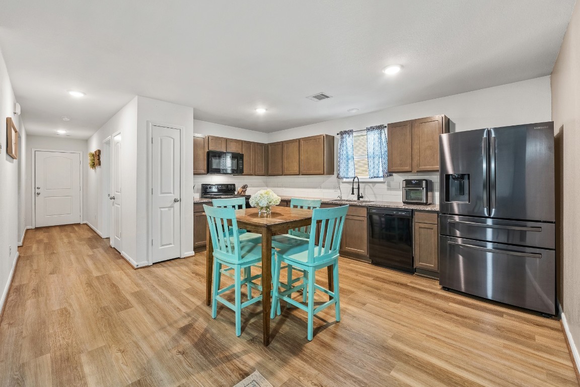 3031 Apache Willis, TX 77378 - Photo 5 of 19