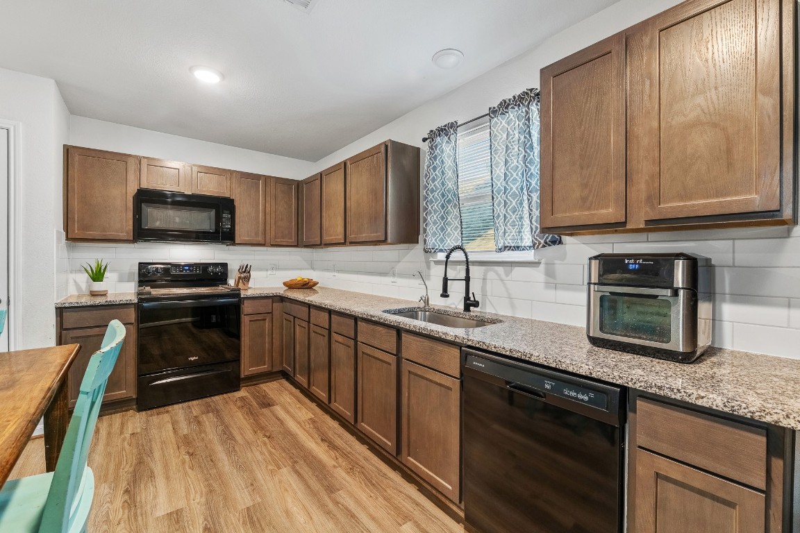 3031 Apache Willis, TX 77378 - Photo 7 of 19