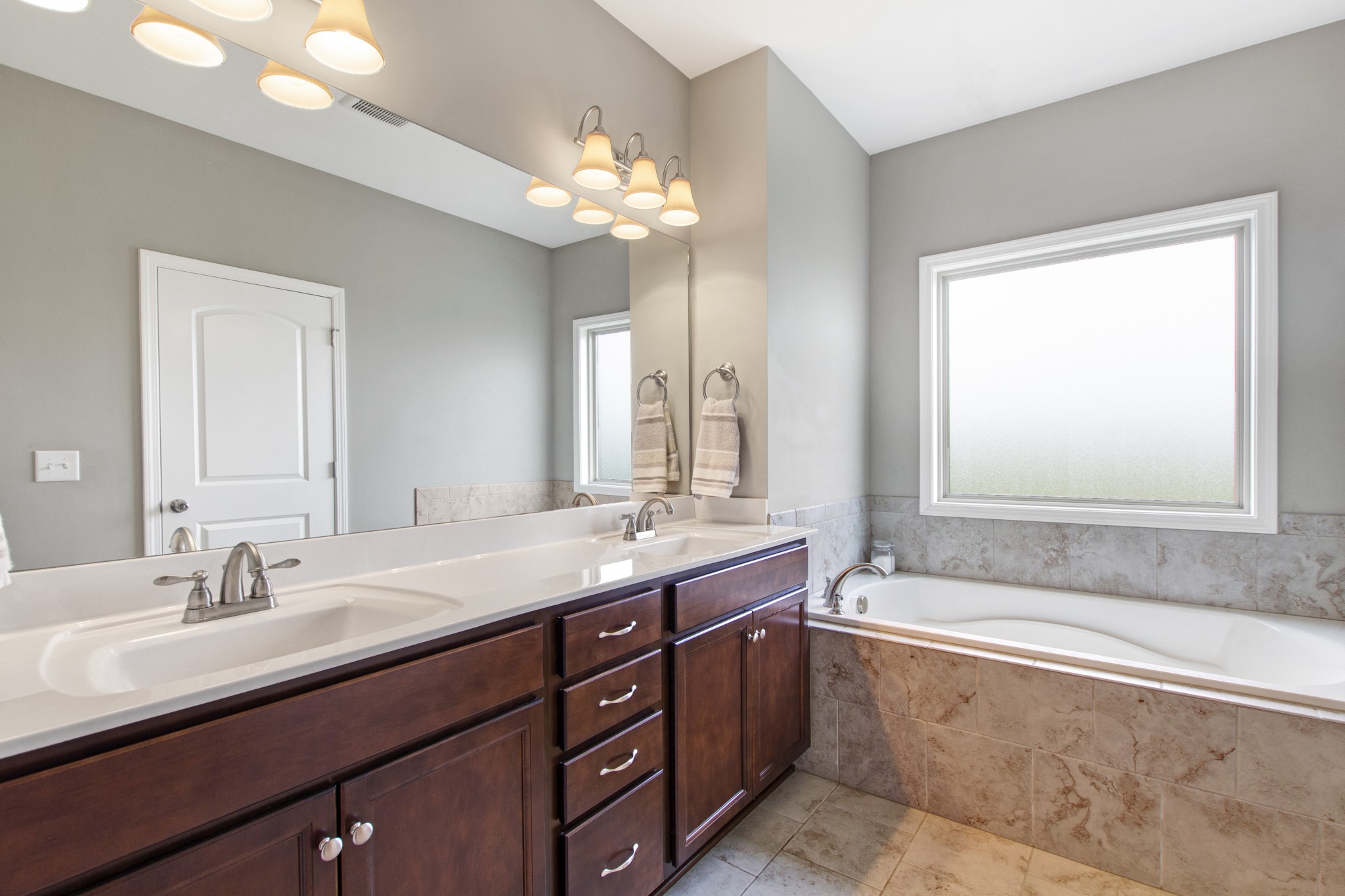 1091 Caballo Trail Gallatin, TN 37066 - Photo 15 of 30 a bathroom with a tub sink and mirror