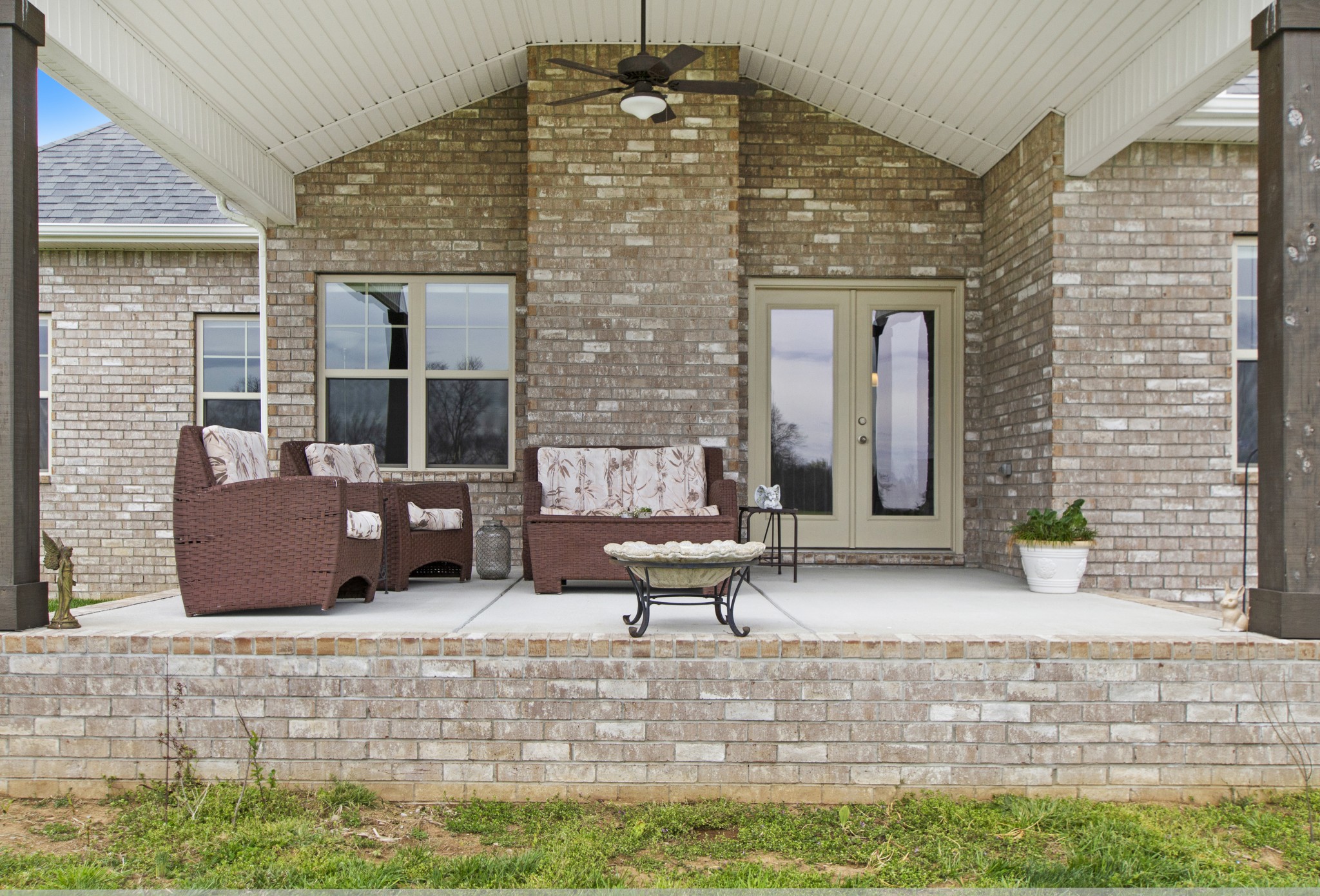 1091 Caballo Trail Gallatin, TN 37066 - Photo 26 of 30 a view of a patio with a table and chairs