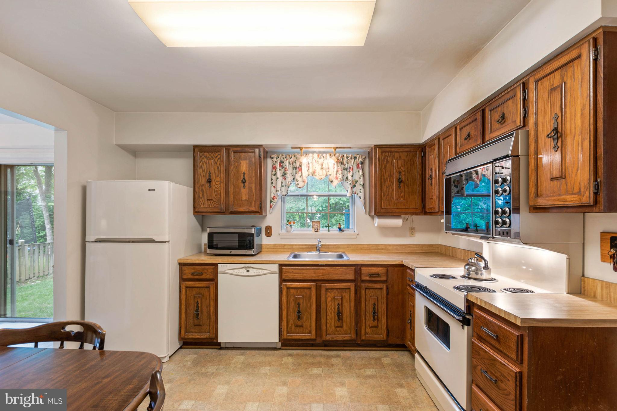 10185 Marshall Pond Road Burke, VA 22015 - Photo 11 of 37 Gallery Image 11