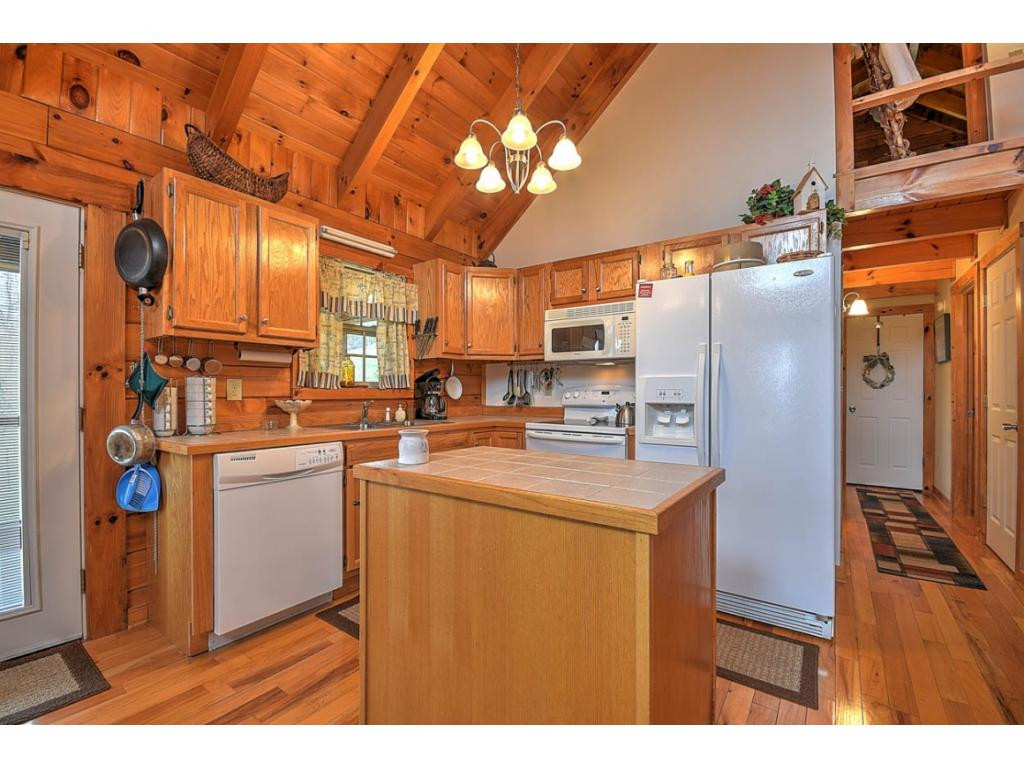 345 Rocky Branch Road Elizabethton, TN 37643 - Photo 12 of 36 Cozy Kitchen