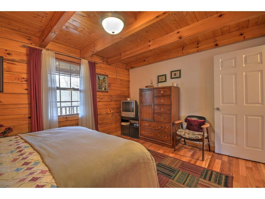 345 Rocky Branch Road Elizabethton, TN 37643 - Photo 17 of 36 Lots of Space to Relax