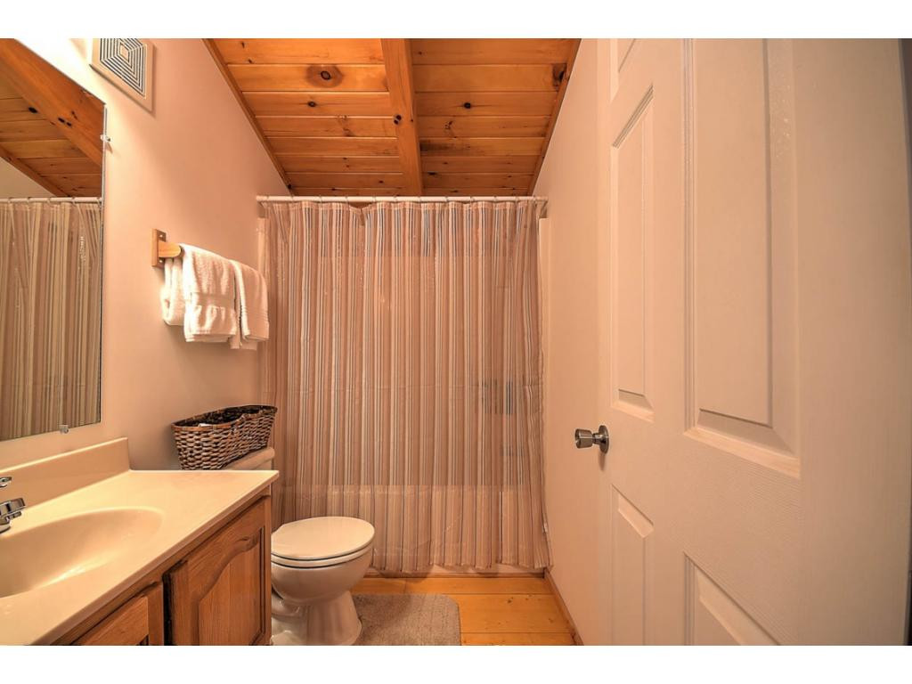 345 Rocky Branch Road Elizabethton, TN 37643 - Photo 23 of 36 Upstairs Fullsize Bathroom