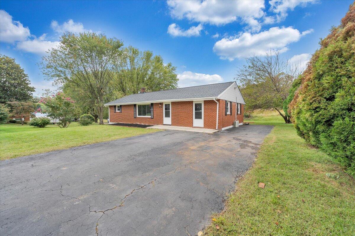 117 Blue Ridge Drive Blue Ridge, VA 24064 - Photo 3 of 30 32-MIB08716