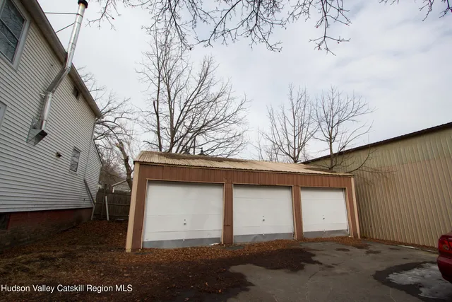 a picture of a bench in a white microwave