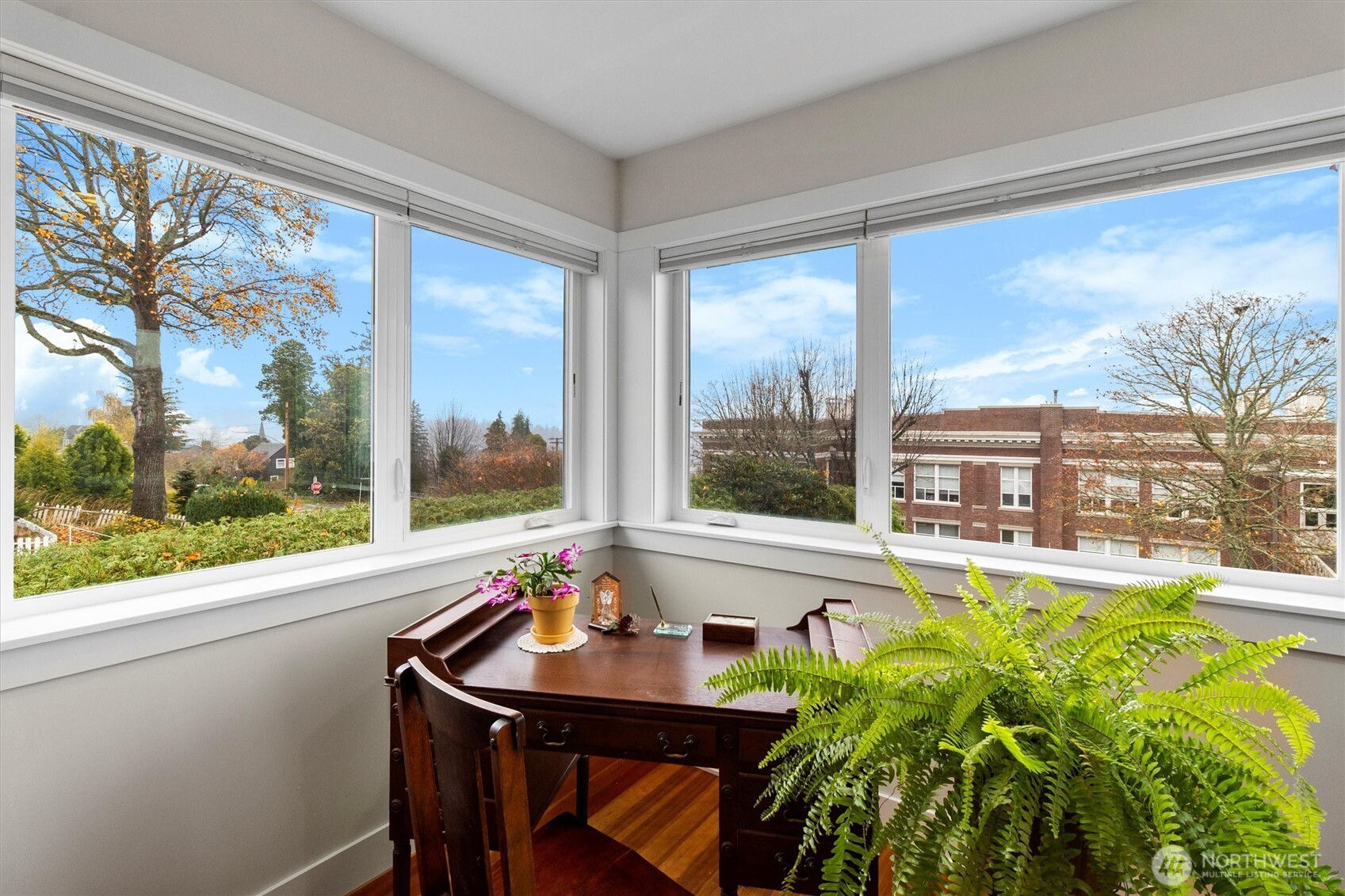 925 15th Street Bellingham, WA 98225 - Photo 22 of 40 a view of a with a table and chair