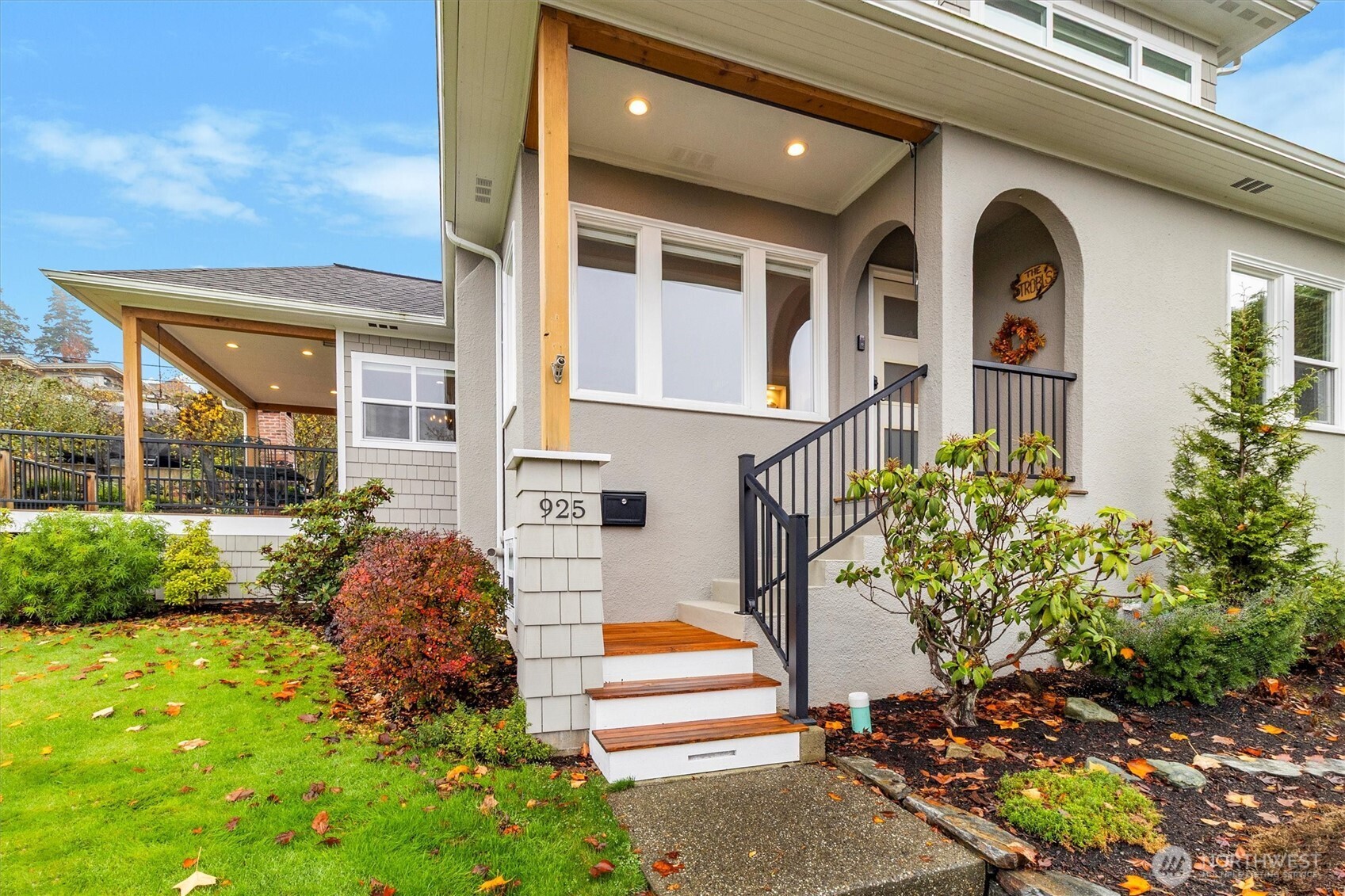 925 15th Street Bellingham, WA 98225 - Photo 3 of 40 a front view of a house with a yard