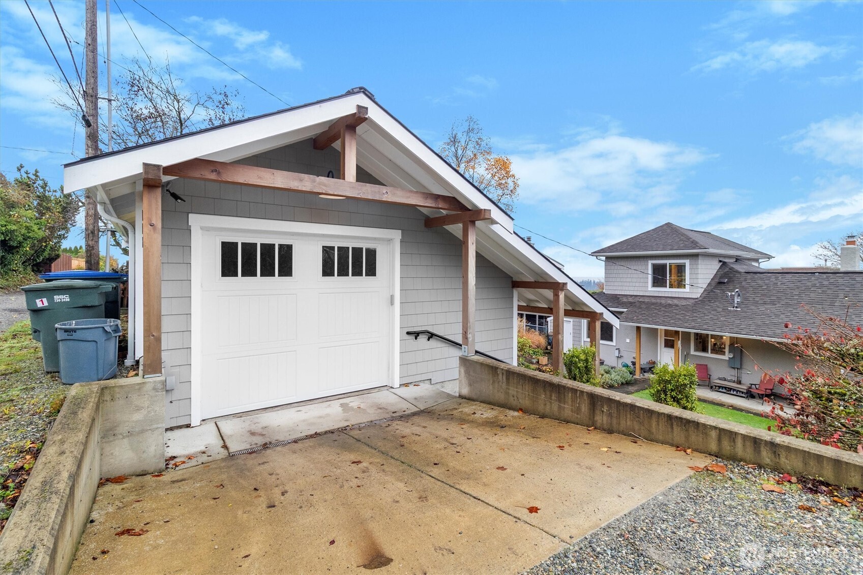 925 15th Street Bellingham, WA 98225 - Photo 34 of 40 a front view of a house with large windows