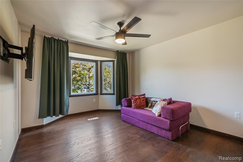 826 Seville Row Detroit, MI 48202 - Photo 22 of 44 Gallery Image 22