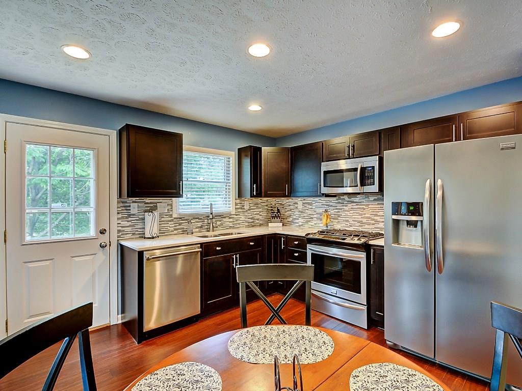 931 Apple Valley Road Greenwood, IN 46142 - Photo 10 of 24 Gallery Image 10