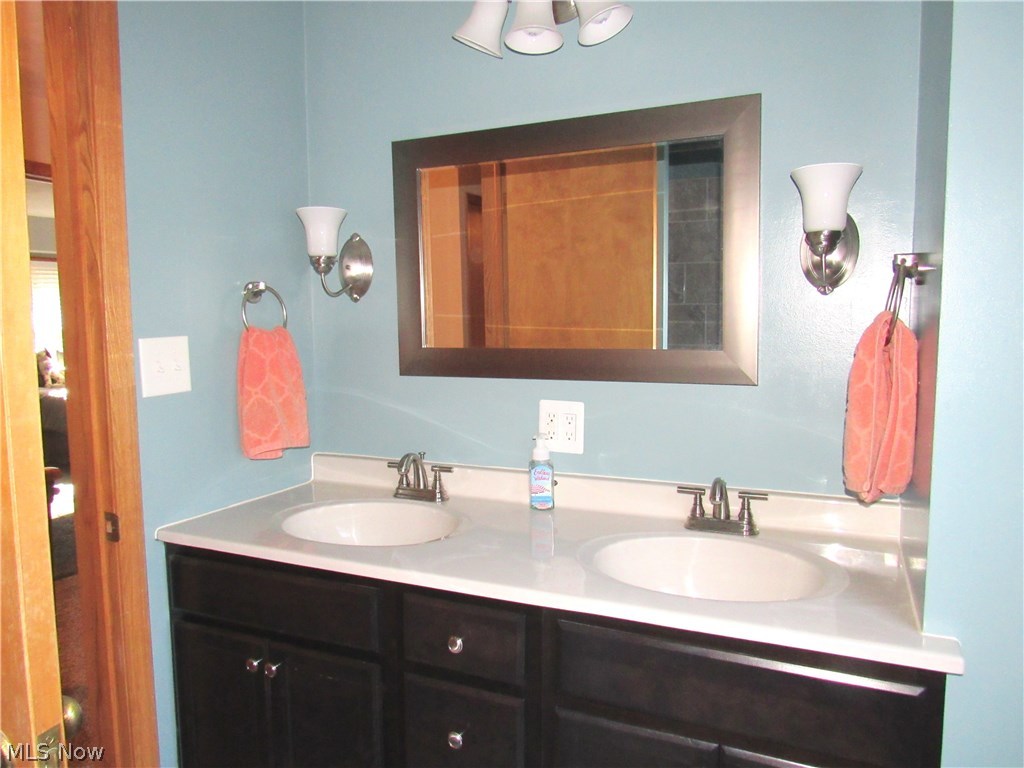 1019 Knollwood Road Northwest Canton, OH 44708 - Photo 24 of 33 Newly remodeled Full Bath.