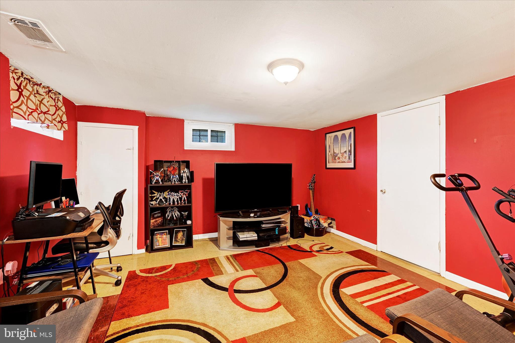 4252 Labyrinth Road Baltimore, MD 21215 - Photo 15 of 18