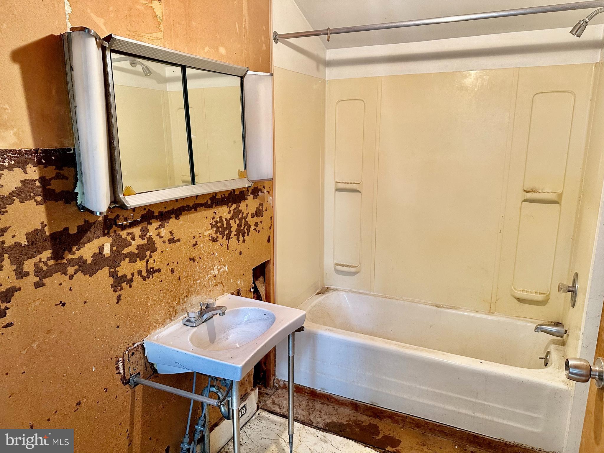 142 Eckman Road Lancaster, PA 17602 - Photo 4 of 11