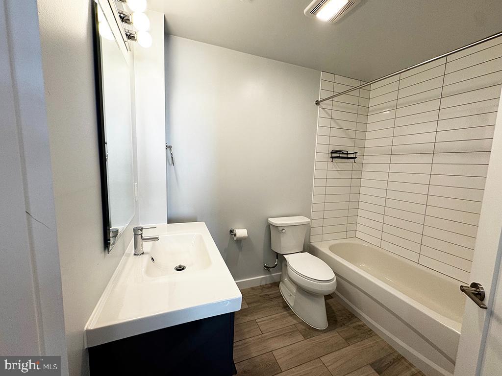 700 Roeder Road, Unit 103 Silver Spring, MD 20910 - Photo 12 of 20 Big, modern bathroom.