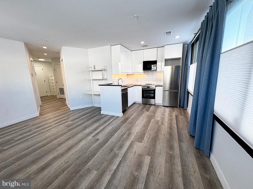 700 Roeder Road, Unit 103 Silver Spring, MD 20910 - Photo 20 of 20 Open floor plan offers flexibility!