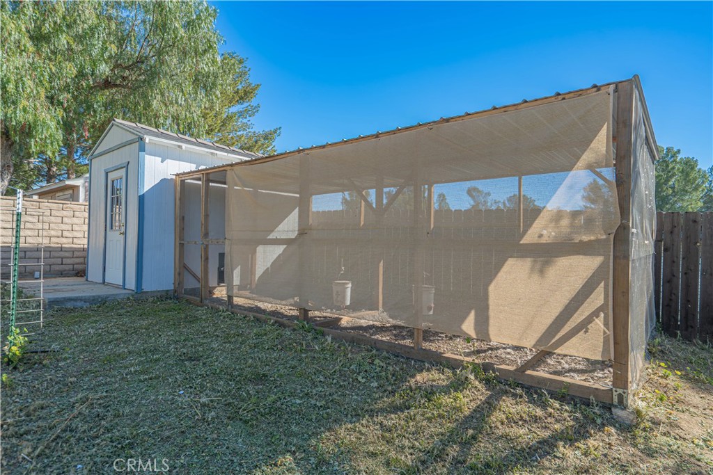 11340 Morgan Road Agua Dulce, CA 91390 - Photo 49 of 60 a backyard of a house