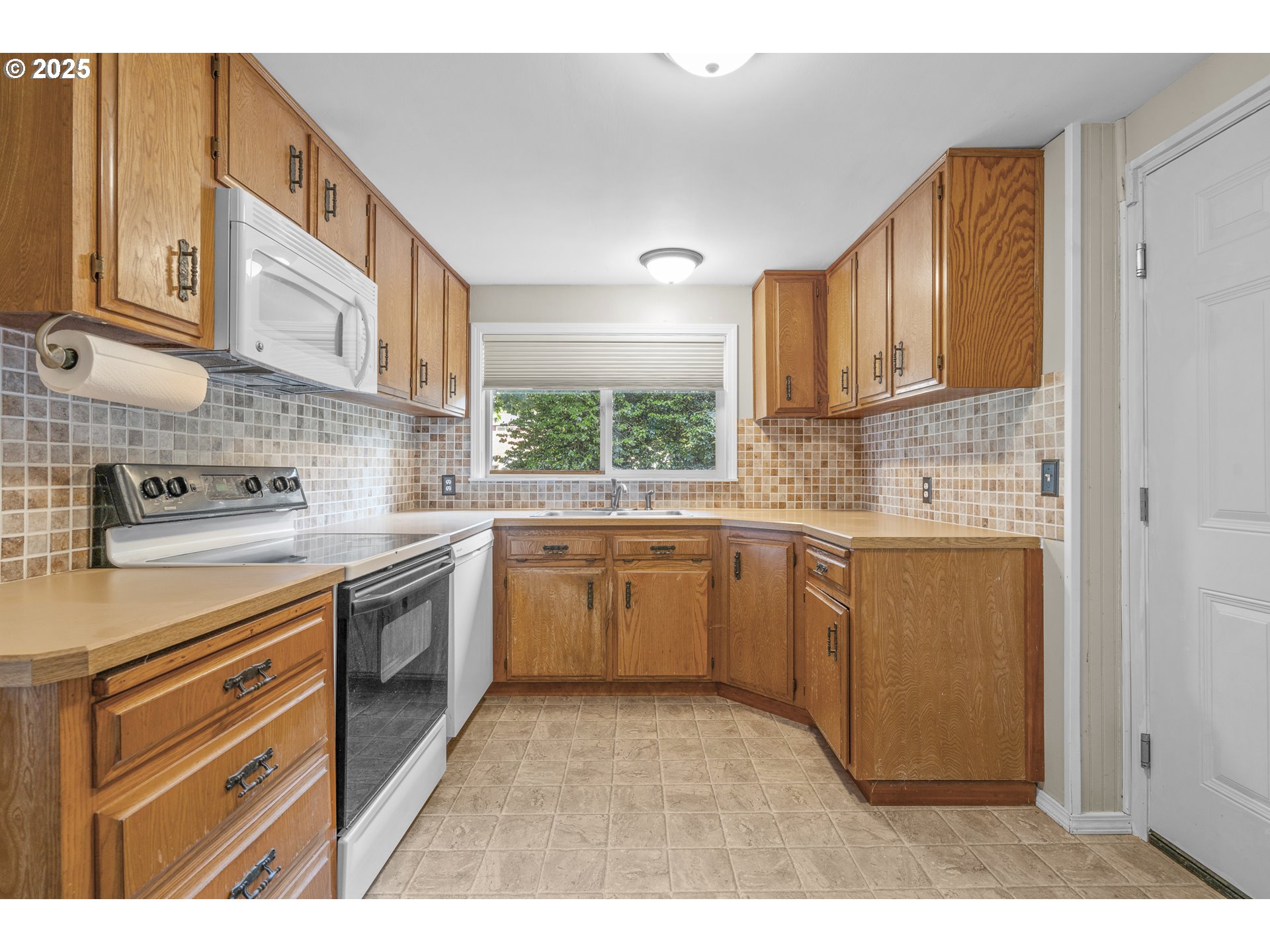 4925 Northeast 49th Street Neotsu, OR 97364 - Photo 11 of 39