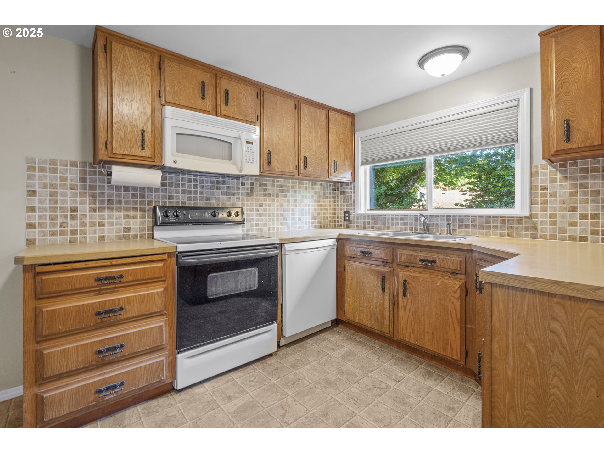 4925 Northeast 49th Street Neotsu, OR 97364 - Photo 12 of 39