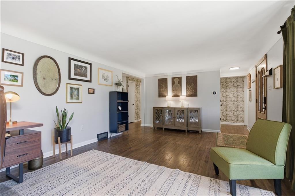 2443 Saunders Station Road Monroeville, PA 15146 - Photo 6 of 31