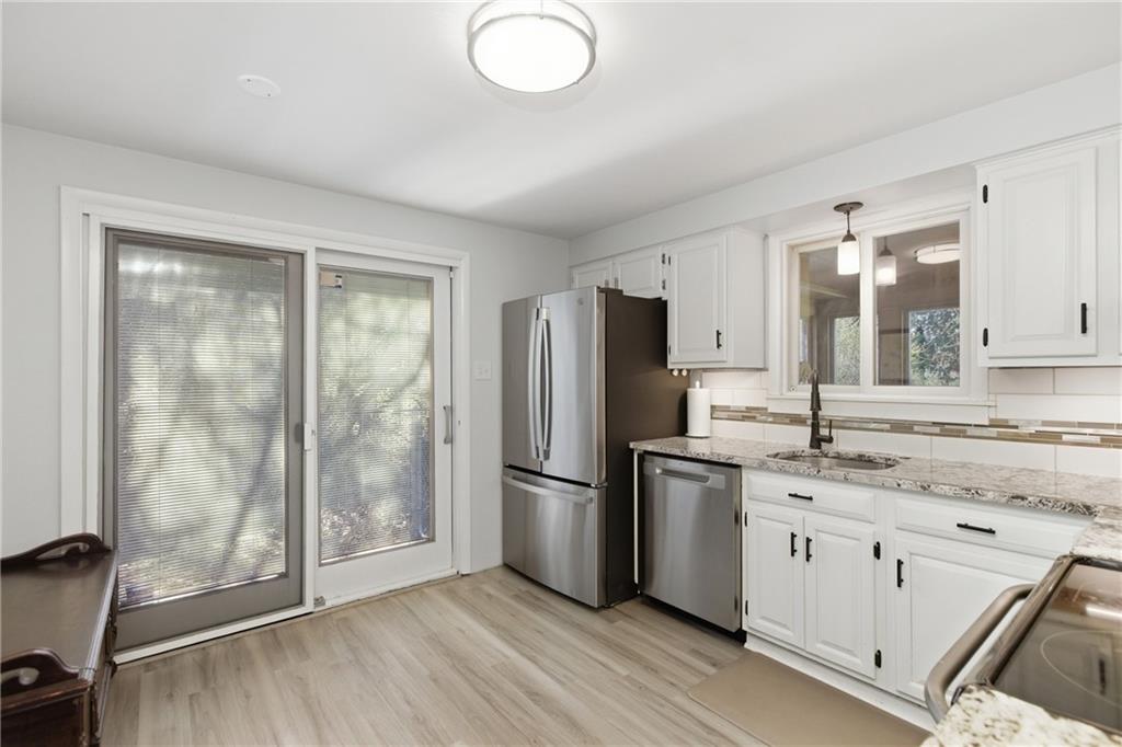 2443 Saunders Station Road Monroeville, PA 15146 - Photo 9 of 31