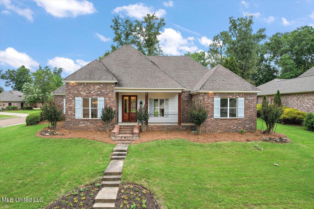 121 Muscadine Path Madison, MS 39110 - Photo 1 of 28 Front of home
