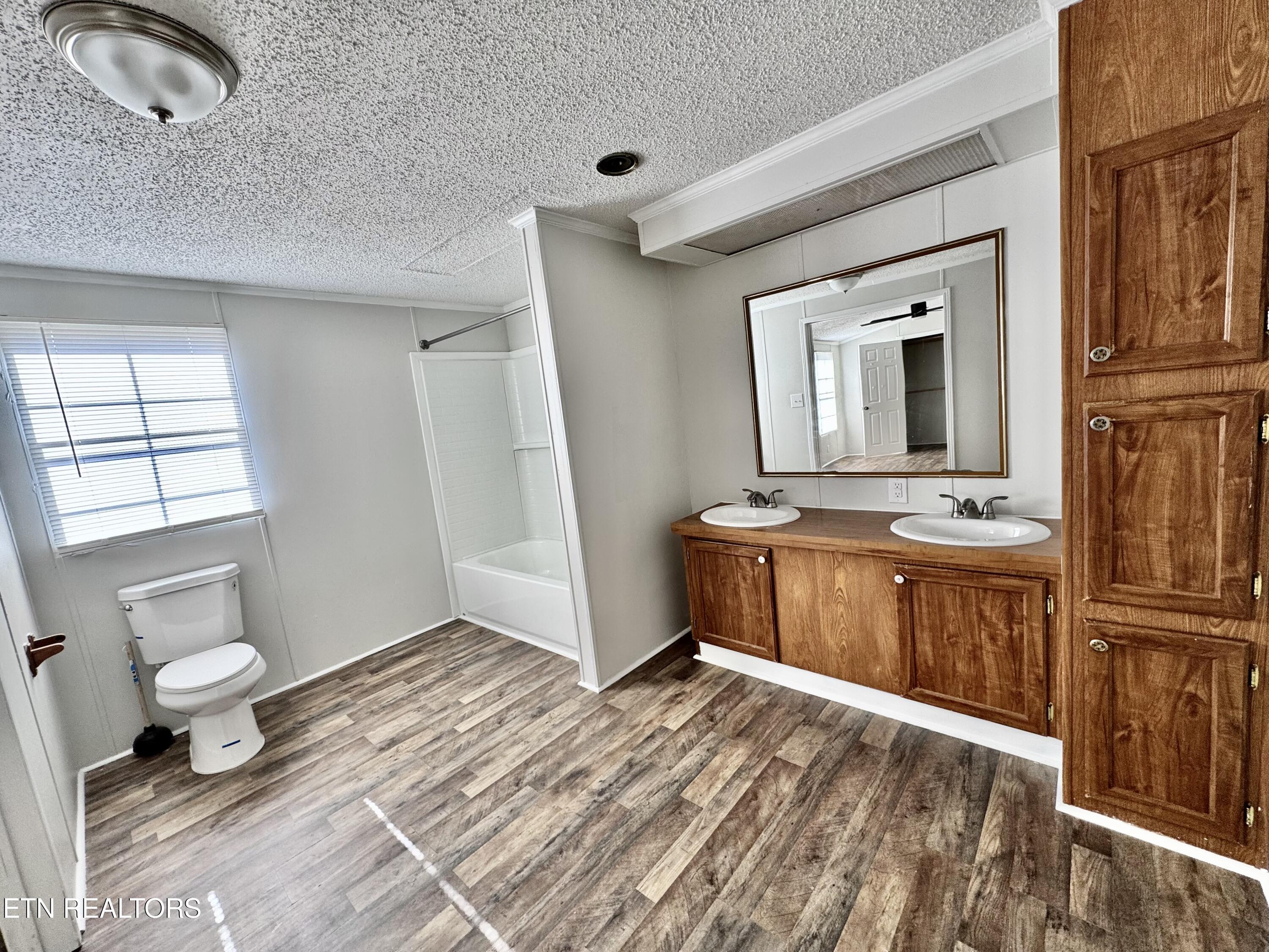3800 Reeds Chapel Road Morristown, TN 37814 - Photo 8 of 14 Owner Suite Bath