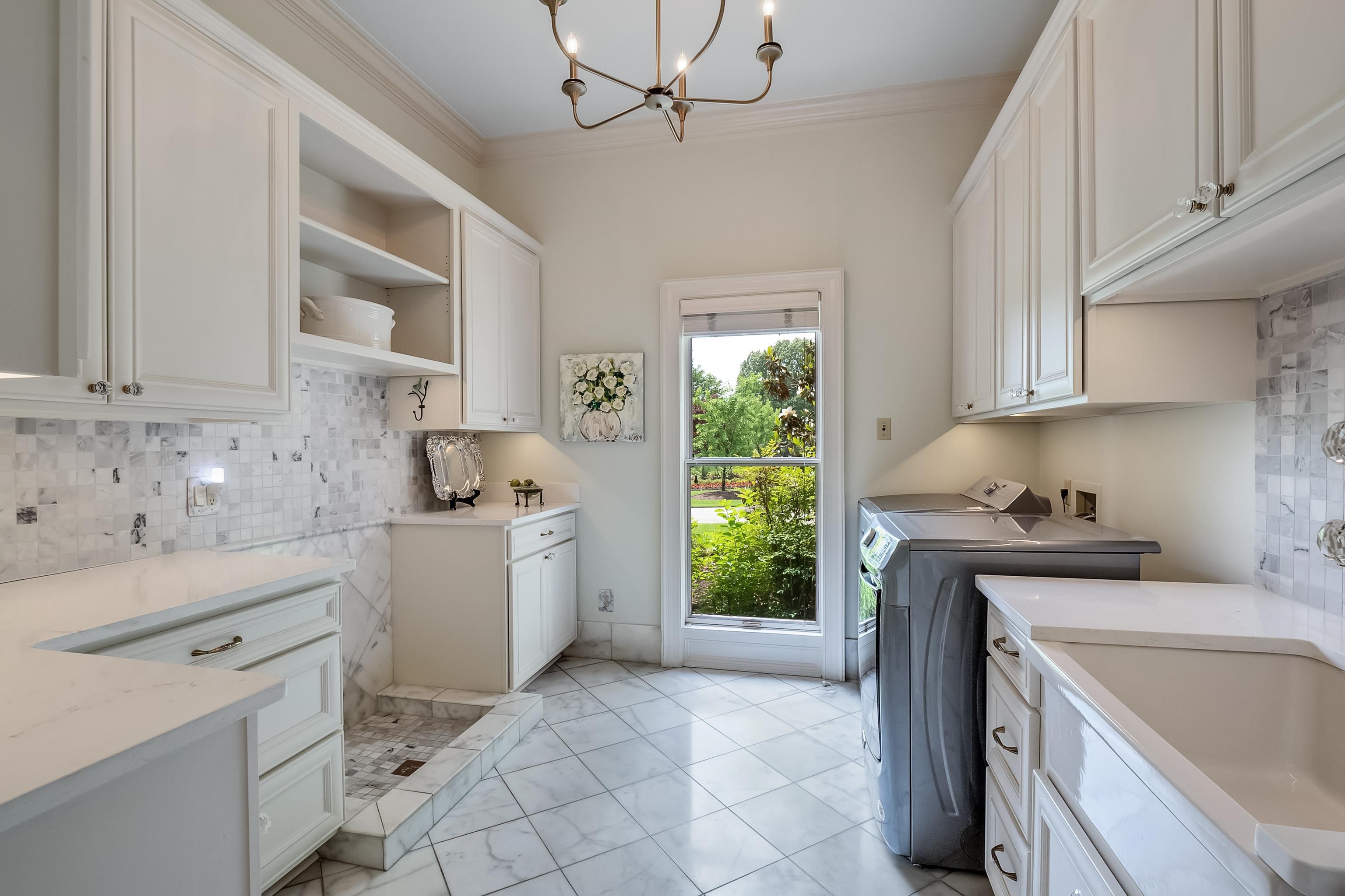 3044 Shea Road Collierville, TN 38017 - Photo 14 of 40 a kitchen with a stove a sink and a refrigerator