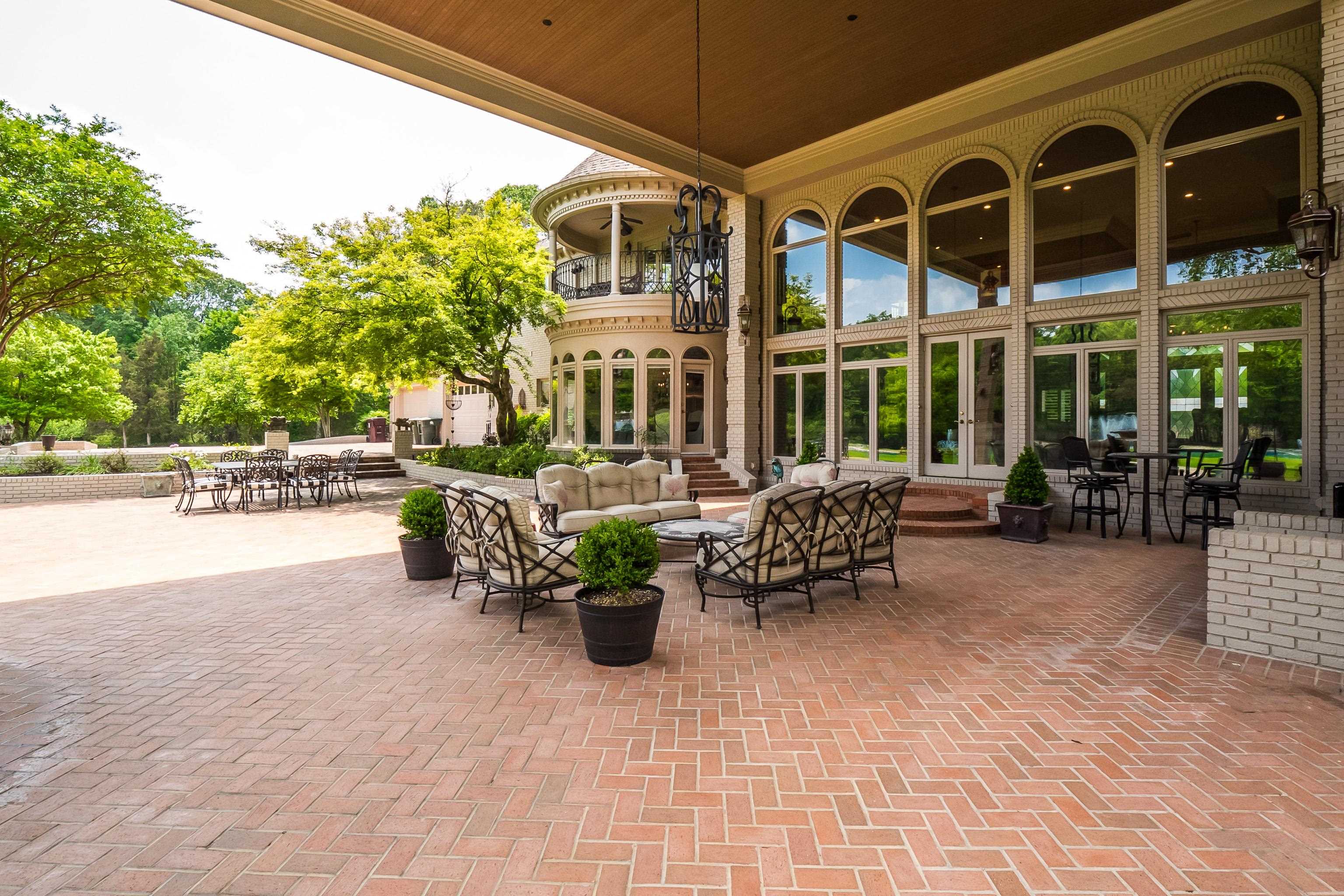3044 Shea Road Collierville, TN 38017 - Photo 27 of 40 a building outdoor space with patio furniture and potted plants