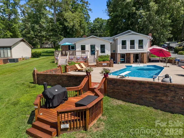 a view of a house with backyard and sitting area