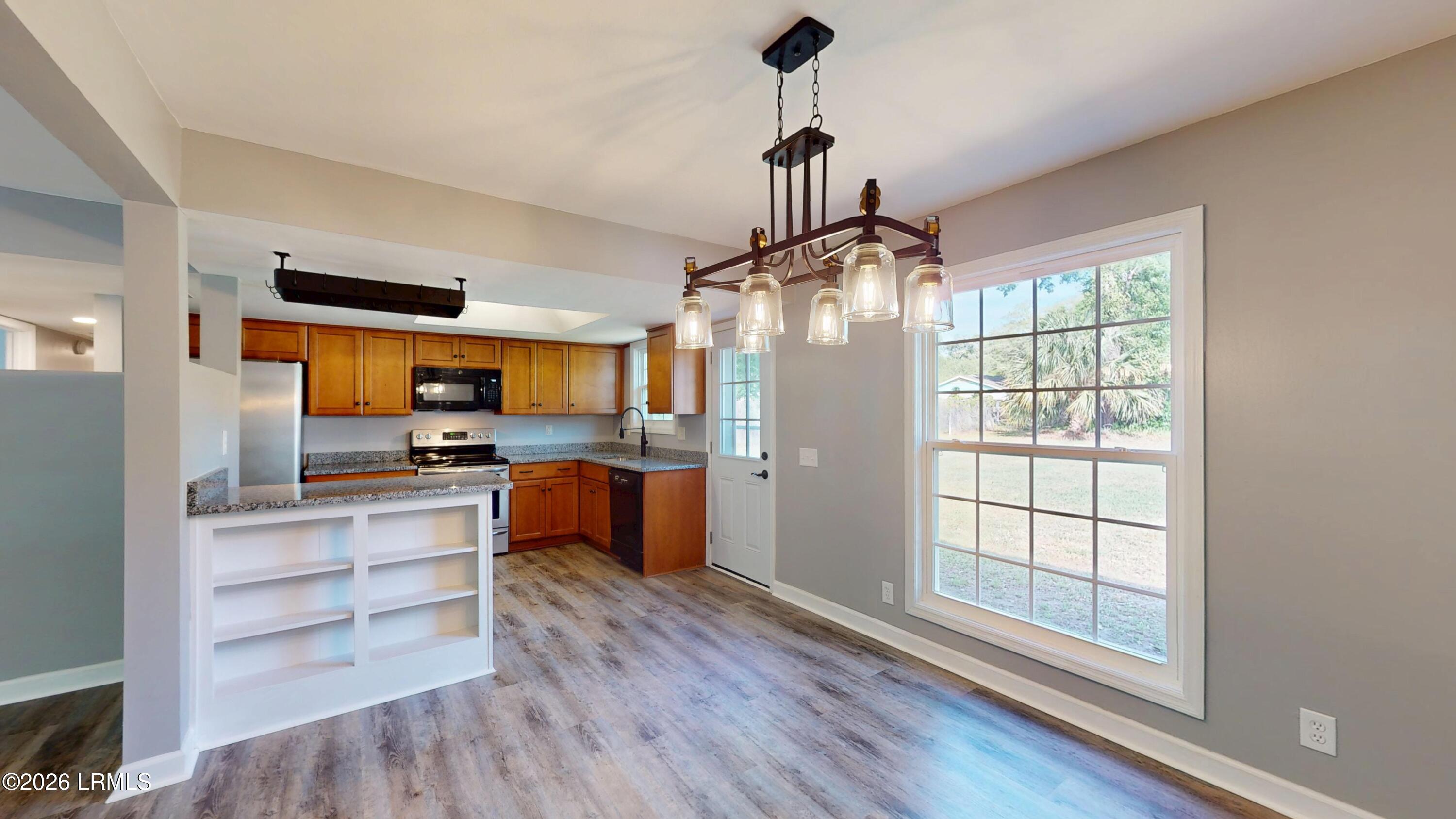 4027 Shell Point Road Beaufort, SC 29906 - Photo 11 of 48 4027-Shell-Point-Road-04082026_203027