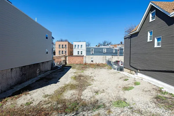 $525,000 | 615 Mead Street | Van Nest