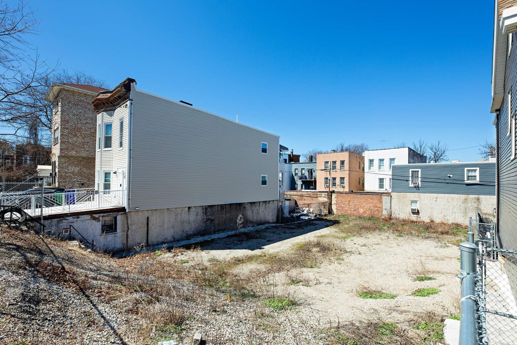615 Mead Street Bronx, NY 10460 - Photo 2 of 10