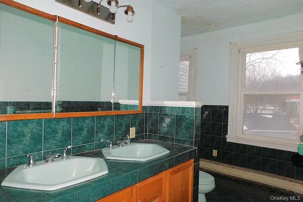 $650,000 | 853 Salt Point Turnpike, Poughkeepsie, NY 12601