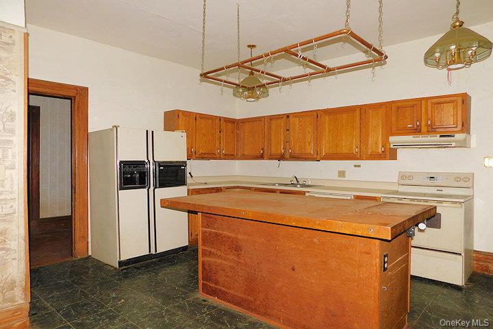 853 Salt Point Turnpike Poughkeepsie, NY 12601 - Photo 6 of 25 a utility room with dryer and washer