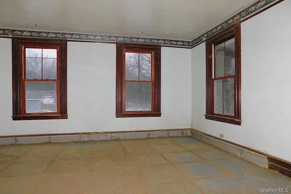 $650,000 | 853 Salt Point Turnpike, Poughkeepsie, NY 12601