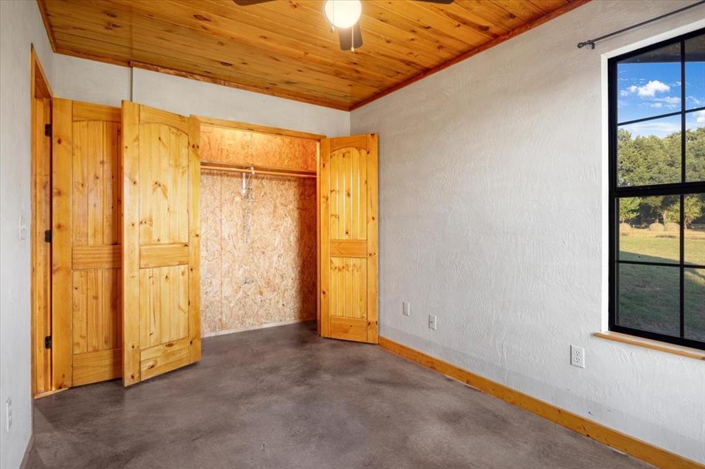 1809 County Road Winnsboro, TX 75494 - Photo 12 of 39 a view of an empty room