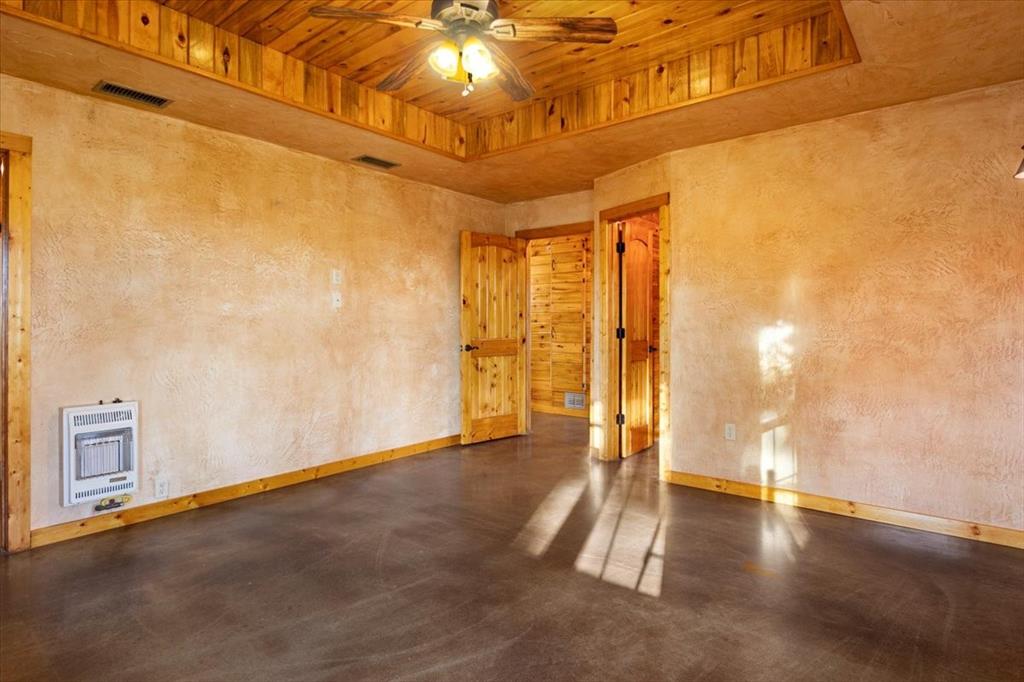 1809 County Road Winnsboro, TX 75494 - Photo 16 of 39 a view of an empty room