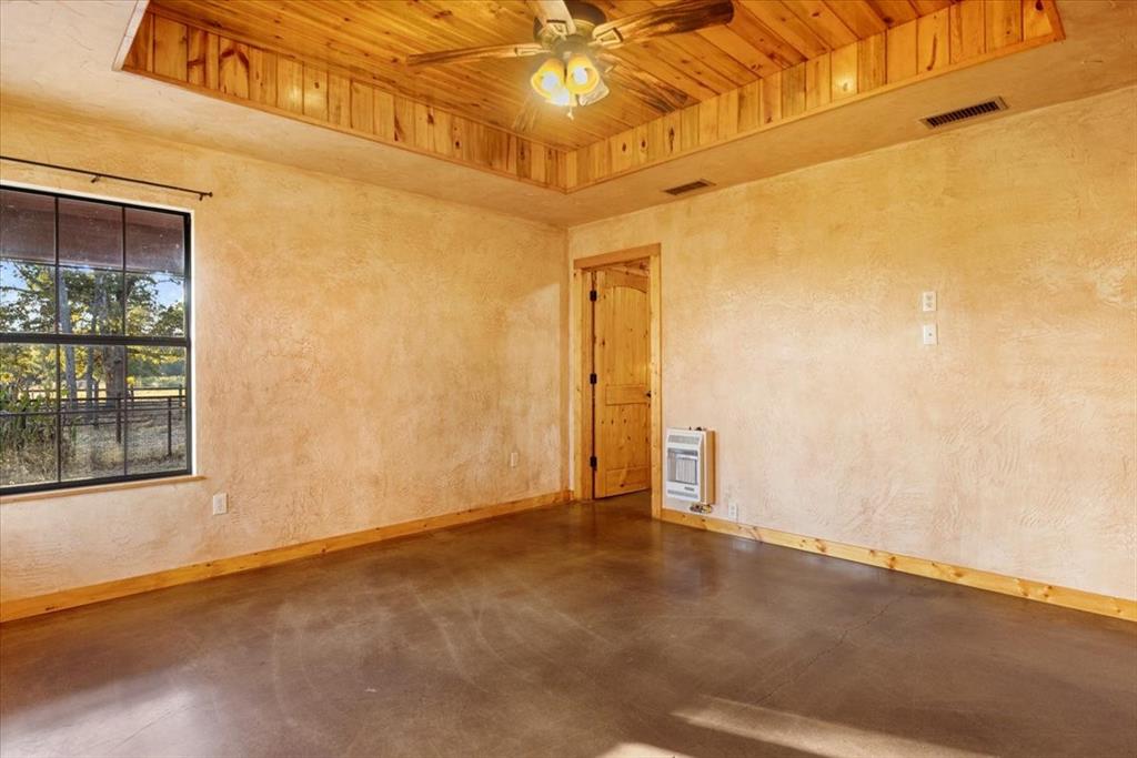 1809 County Road Winnsboro, TX 75494 - Photo 17 of 39 a view of an empty room