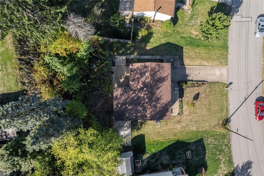 161 Warrencliff Drive Monaca, PA 15061 - Photo 36 of 40 an aerial view of a house with a yard