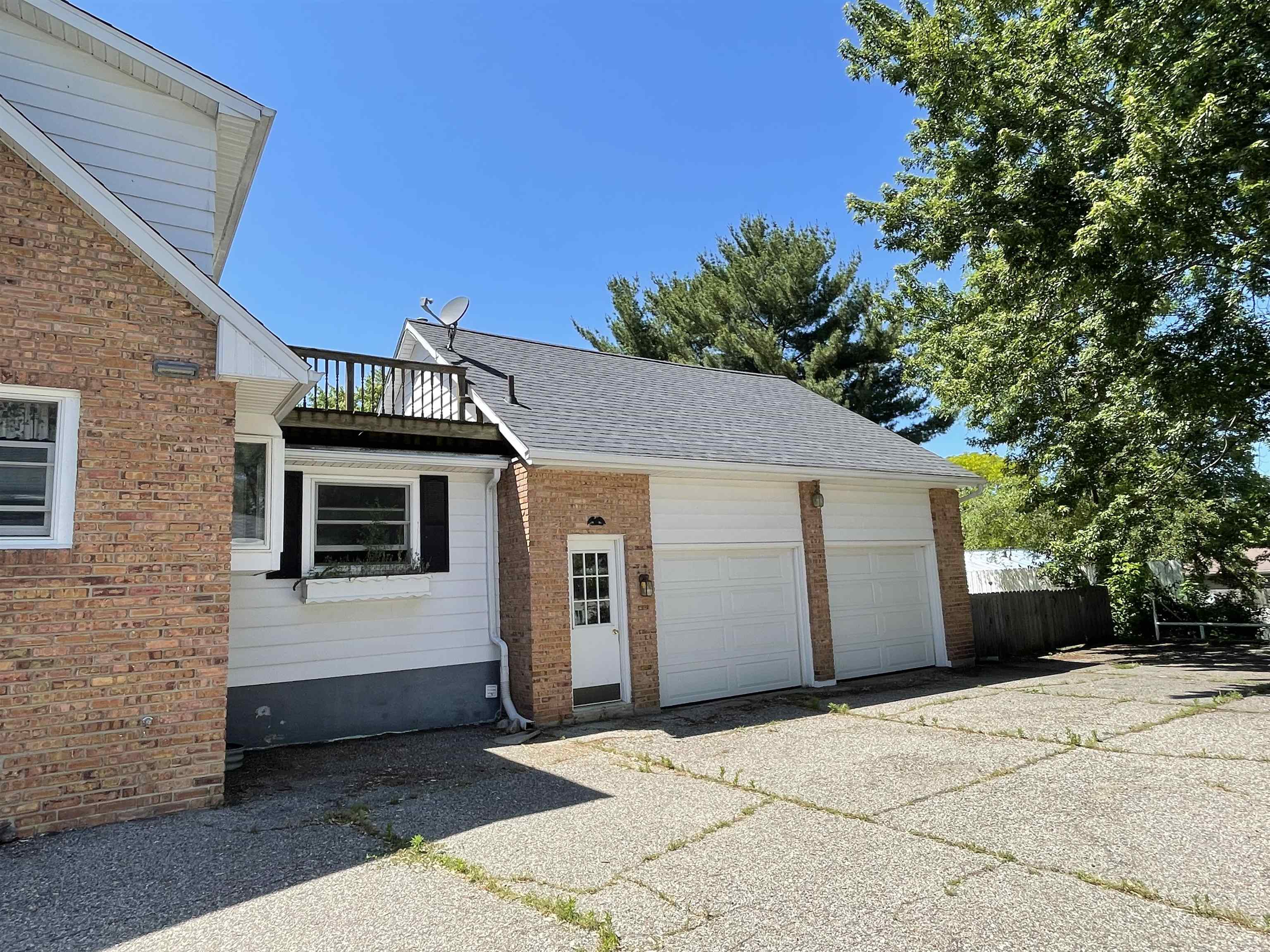 218 John R Boulevard Clare, MI 48617 - Photo 4 of 64 1901361-3.JPG
