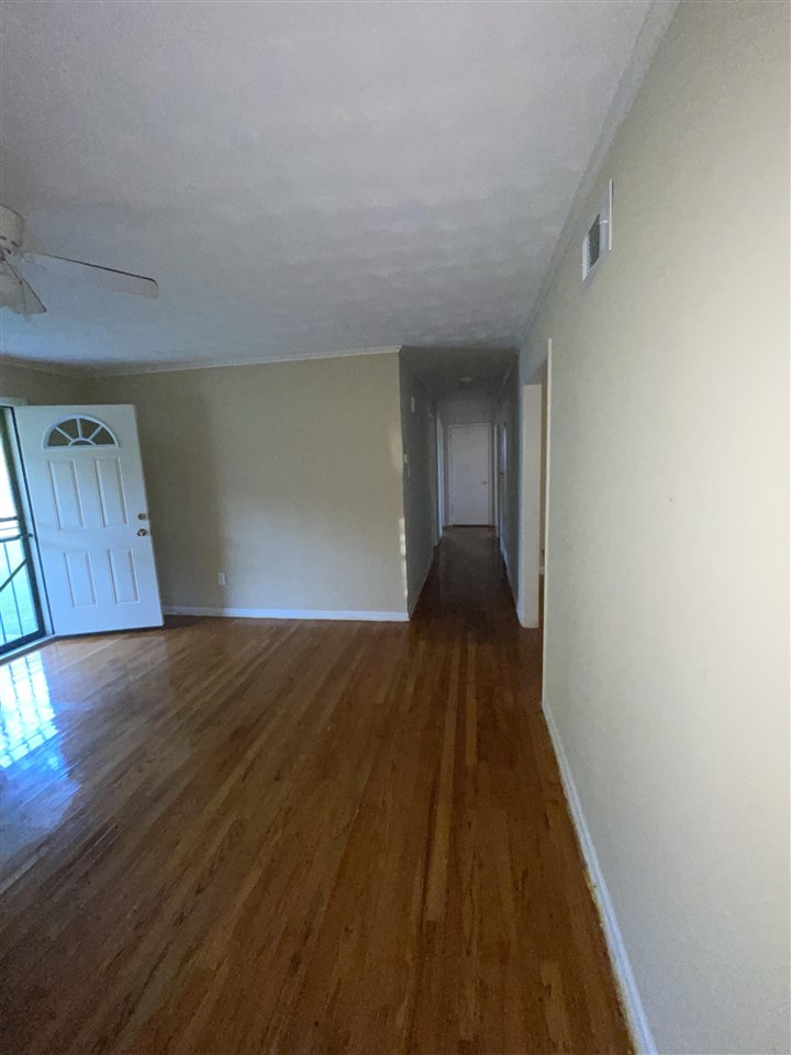 5205 Valdaz Road Memphis, TN 38109 - Photo 8 of 10 Gallery Image 8