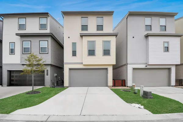 $415,000 | 18527 Centro Row, Conroe, TX 77385