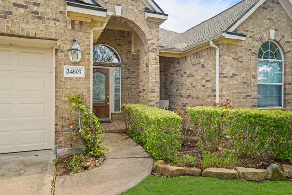 $2,300 | 24607 Lake Path Circle, Katy, TX 77493